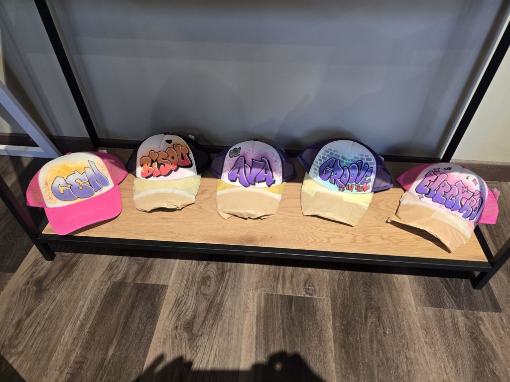 Casquettes réalisées pendant un atelier