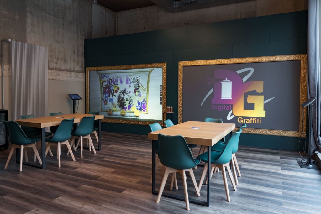 Les deux murs de Digital Graffiti au Kesh Concept Store