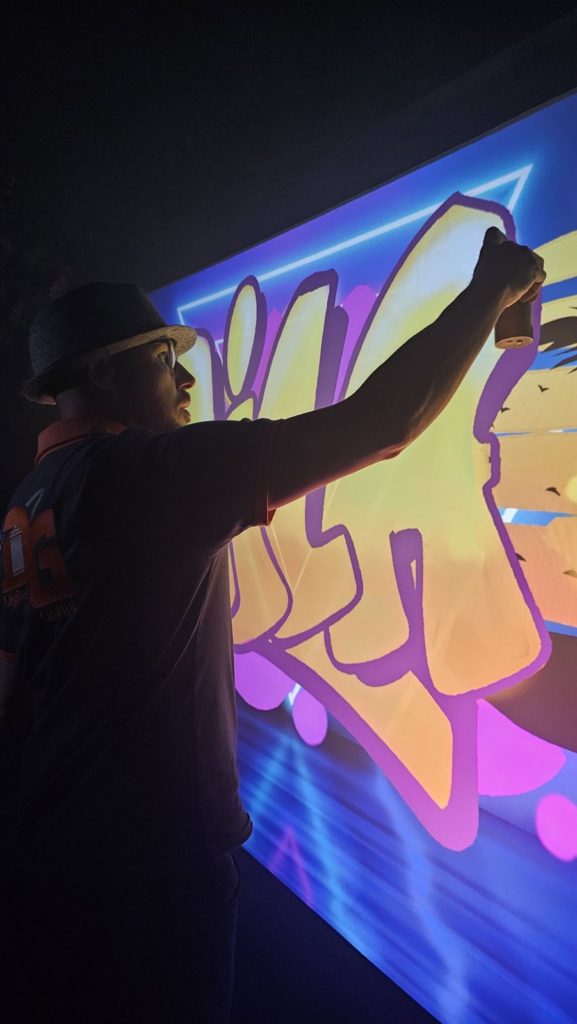 Fresque néon réalisée en live lors d'un festival